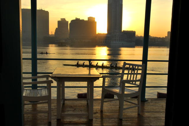 Coucher de soleil sur une terrasse du Caire