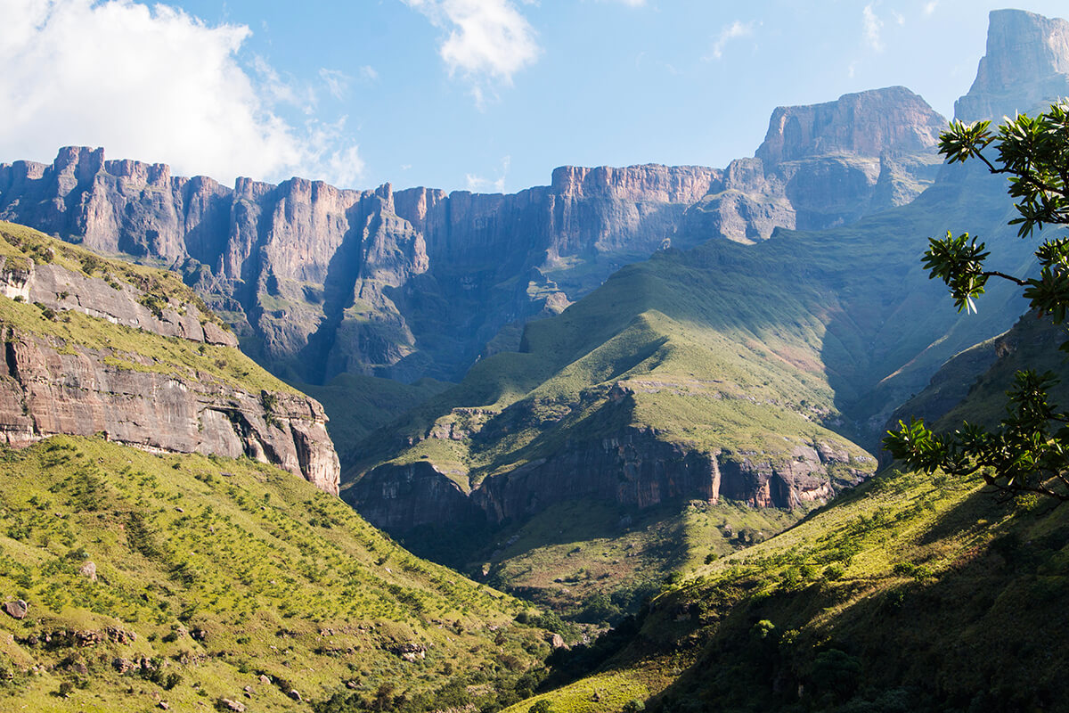 Vue panoramique sur l'Amphithéâtre du Drakensberg, Afrique du Sud