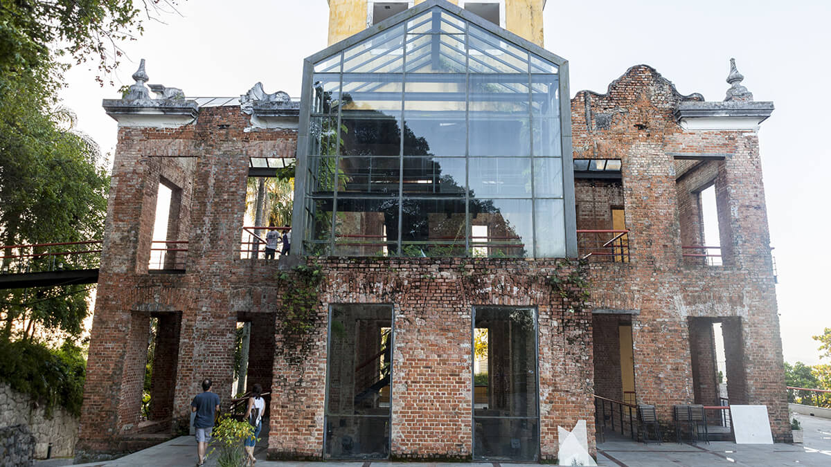 Image de l'extérieur du musée Chacara do Ceu (Museu da Chácara do Céu) à Rio de Janeiro dans le quartier de Santa Teresa.